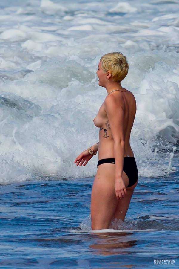 miley cyrus beach nude (15)