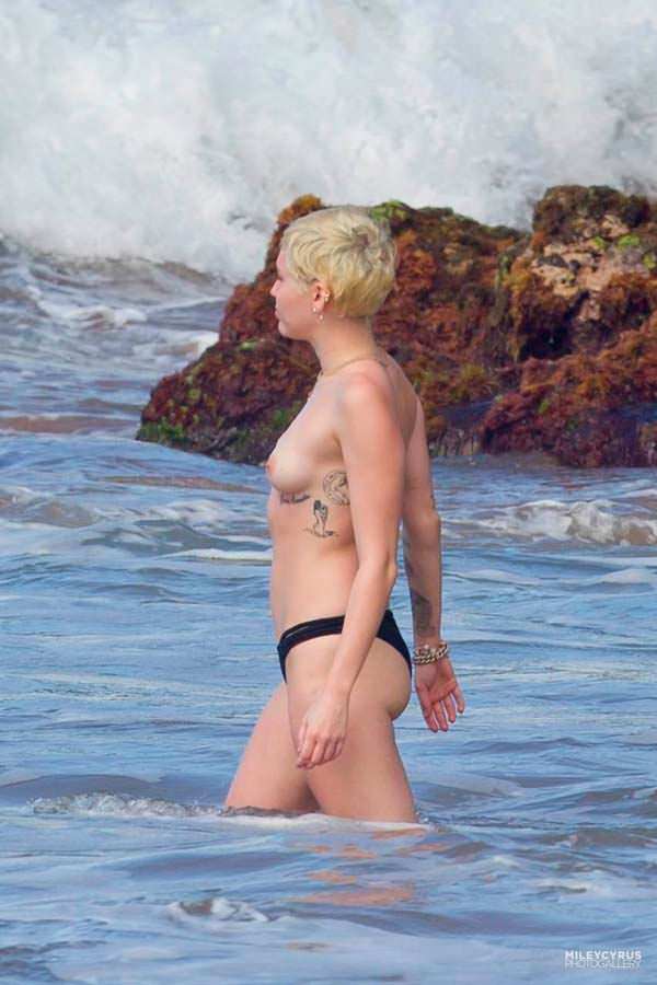 miley cyrus beach nude (17)