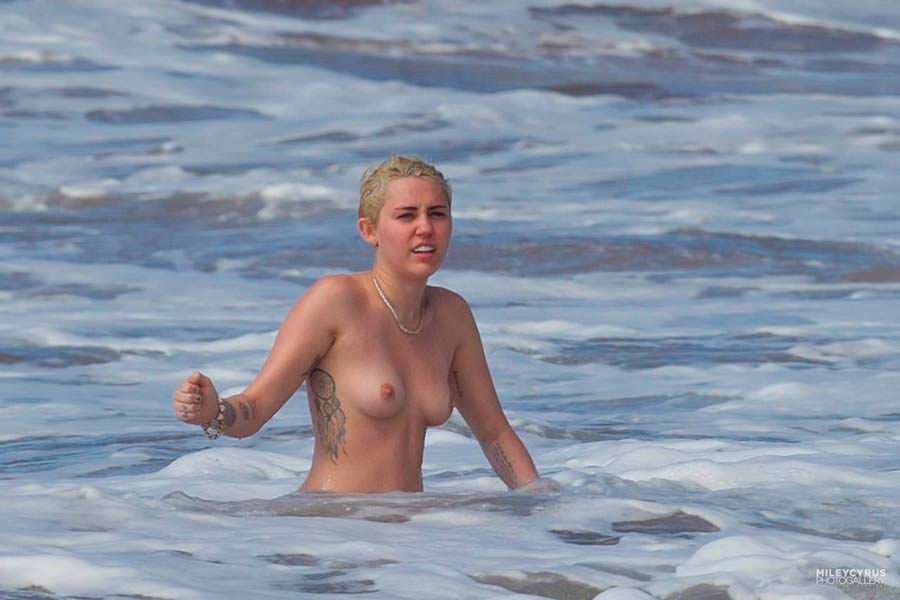 miley cyrus beach nude (19)