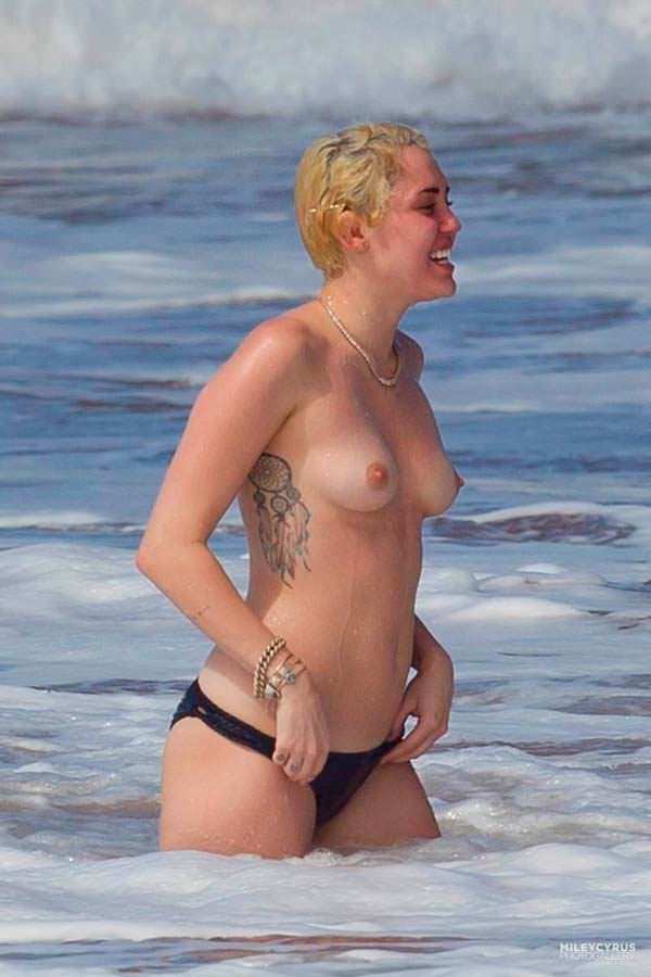 miley cyrus beach nude (21)