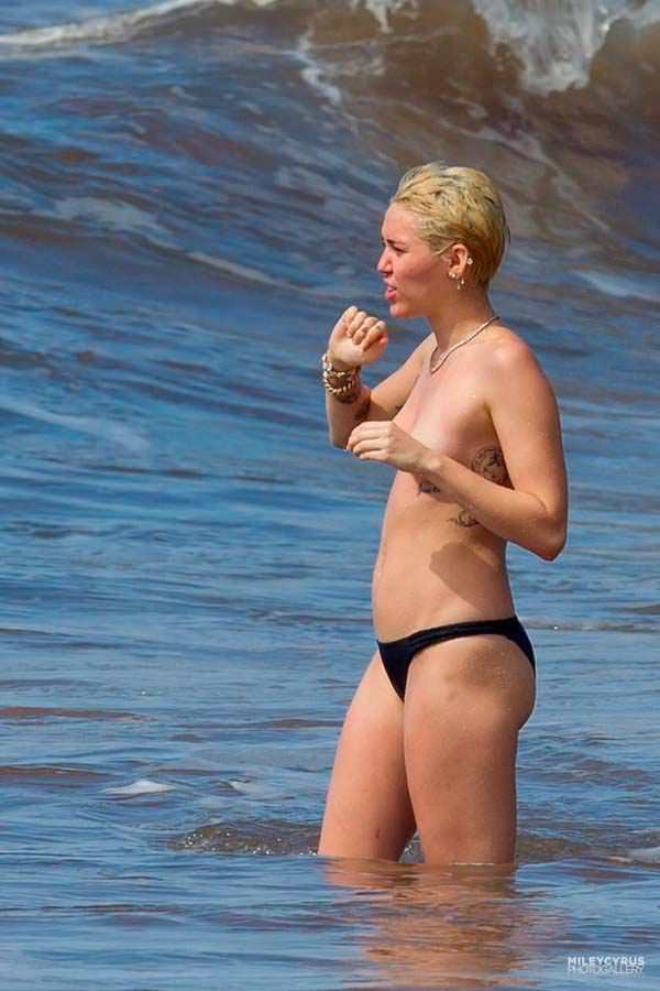 miley cyrus beach nude (27)