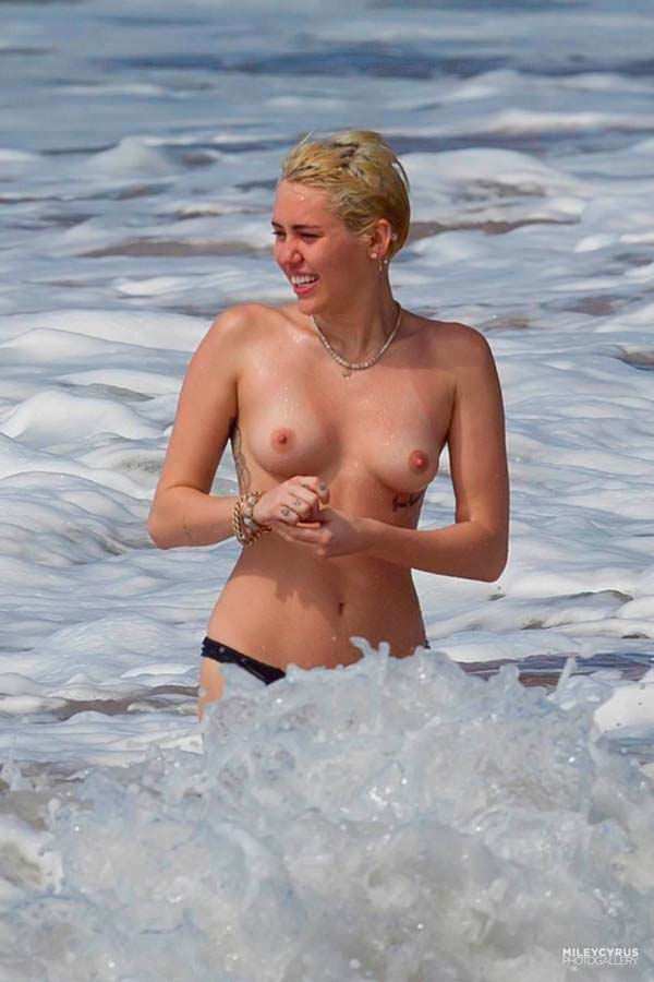 miley cyrus beach nude (28)