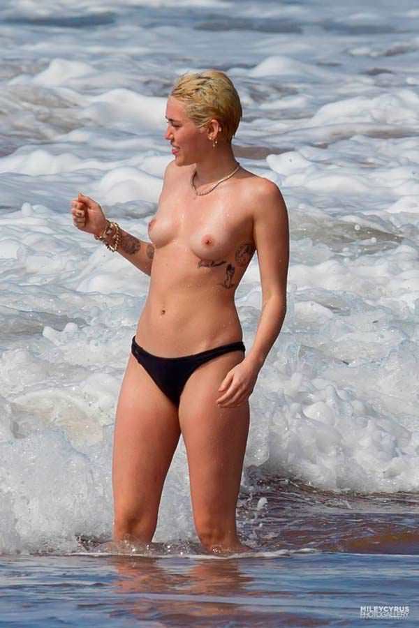 miley cyrus beach nude (29)