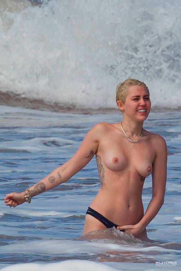 miley cyrus beach nude (34)