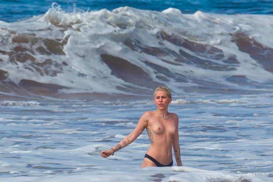 miley cyrus beach nude (35)