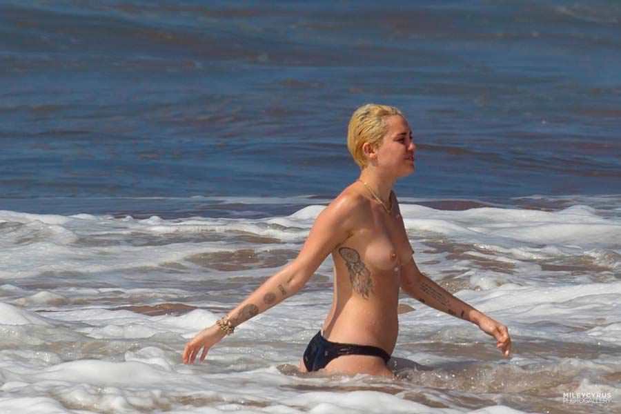 miley cyrus beach nude (5)